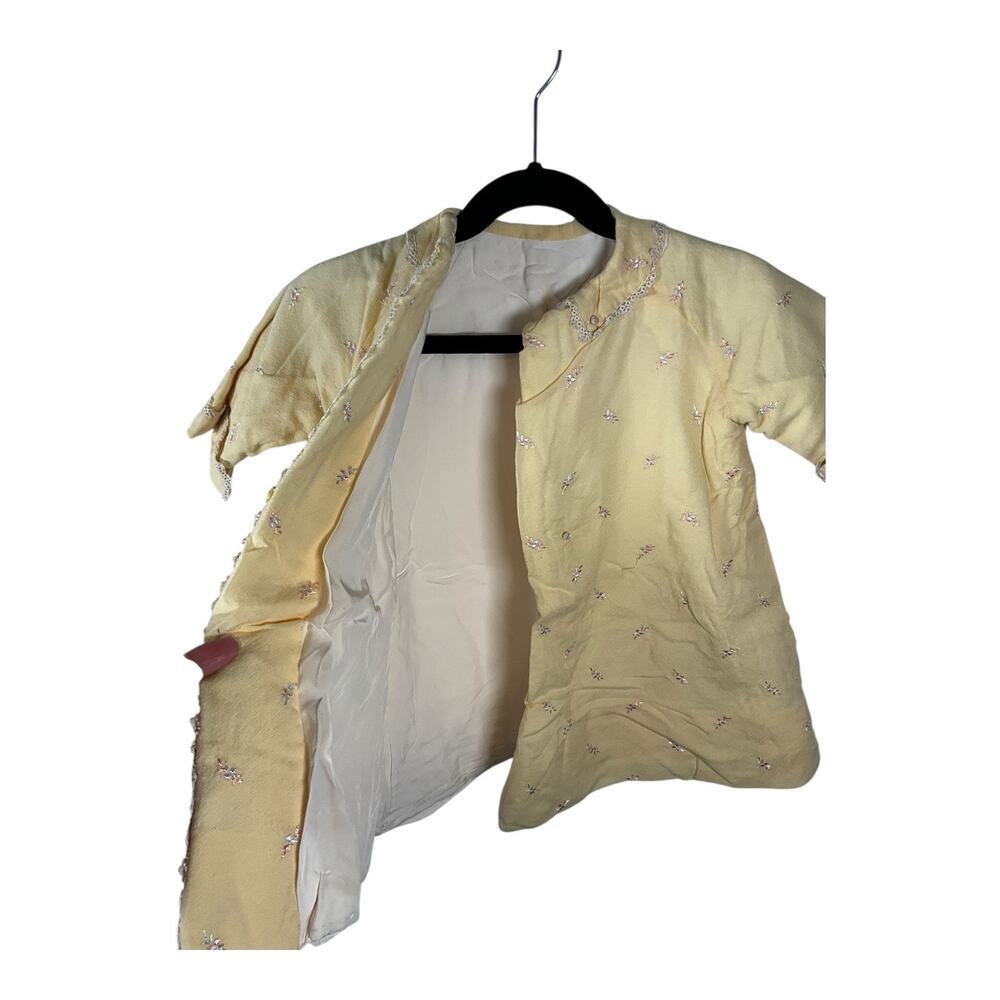 VINTAGE CANARY YELLOW BABY ROBE RARE FLORAL DETAIL NO BRAND EXCELLENT CONDITION - Picture 3 of 8